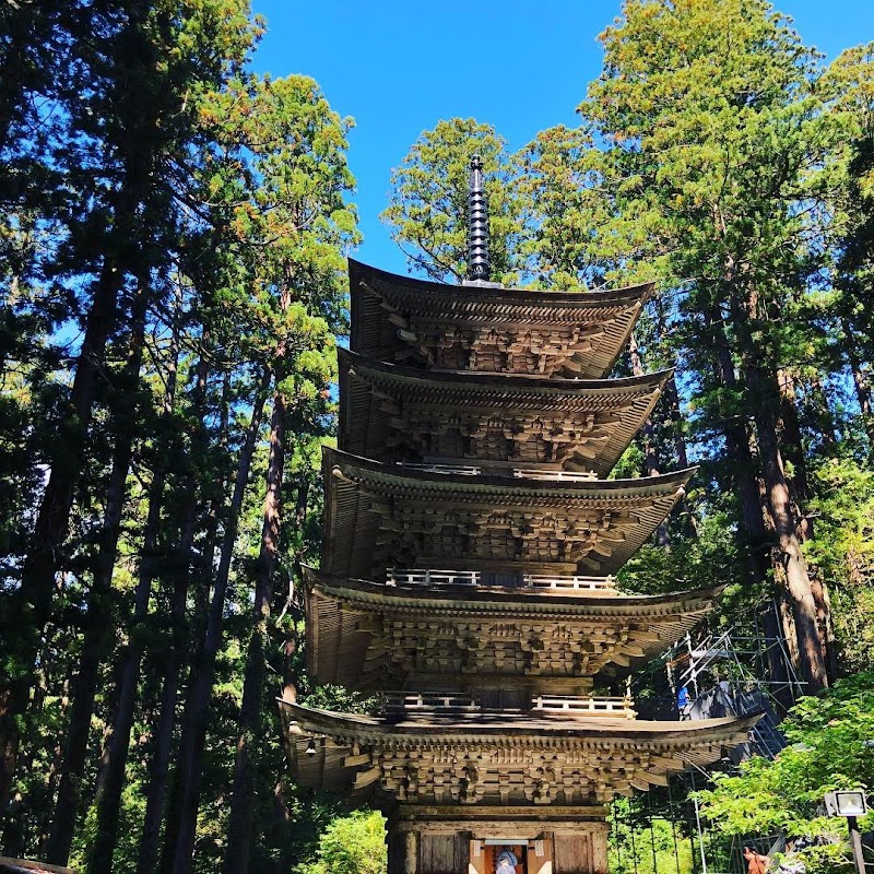出羽三山（羽黒山五重塔）