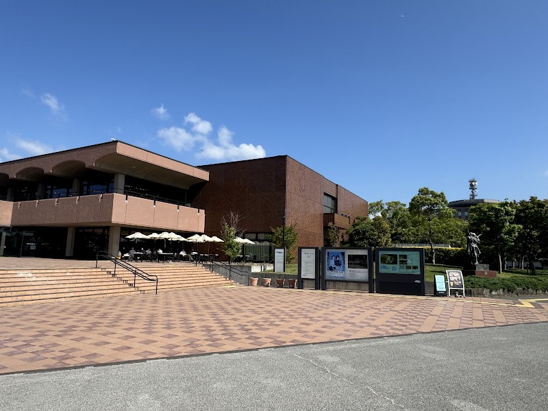 福岡市美術館